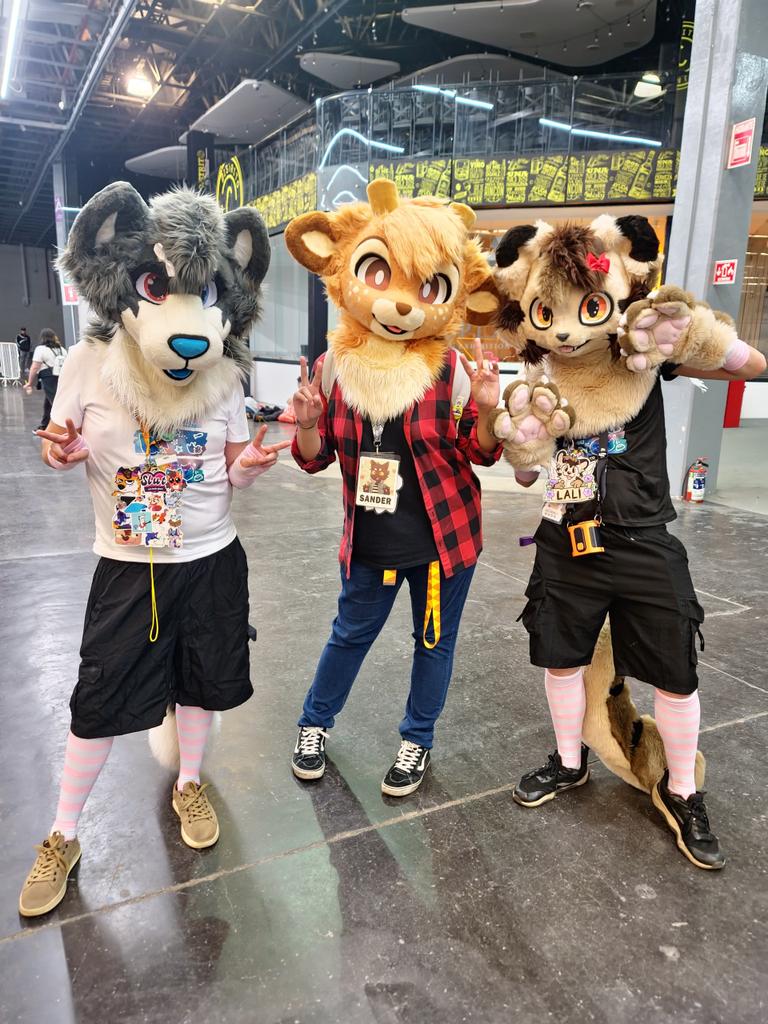 Lalitowo's tweet photo. @koiyaroid @kukuGummyShark Im glad to see you here!!! ❤️ https://t.co/I5KXkXmJz2