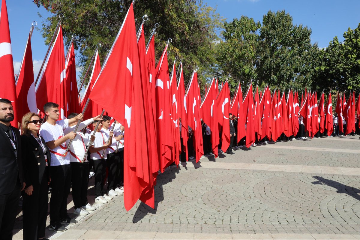 📍15 Temmuz Demokrasi Meydanı 

Başkanımız Sn. <a href="/MehmettAytac/">Mehmet Aytaç</a> 29 Ekim Cumhuriyet Bayramı kutlamaları kapsamında Gaziantep Valiliğimizin ev sahipliğinde gerçekleşen çelenk sunma törenine katıldı.