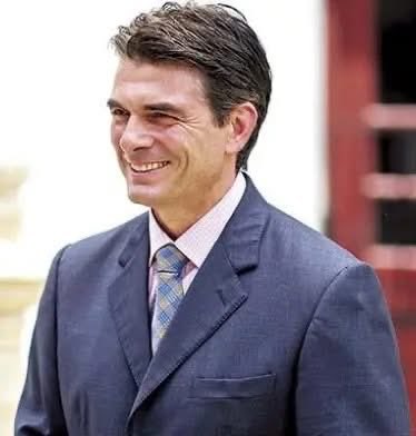 Paz recibió llamada de Bukele: “Me dijo: ‘Quiero ir’, le dije: ‘Ayúdame con cárceles; vamos a tener que hacer muchas acá’”

El presidente electo <a href="/Rodrigo_PazP/">Rodrigo Paz Pereira</a> reveló este lunes que recibió una llamada de <a href="/nayibbukele/">Nayib Bukele</a>, presidente de #ElSalvador, y dijo que la conversación lo