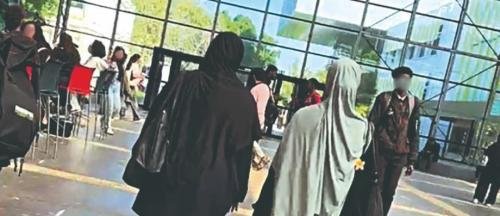 Spartiat (@_spartiat) on Twitter photo Le Gouvernement sait. Il s'en contrefout. 
Ce Pays est mort de 50 ans de fourvoiements.
La Sorbonne Nord, temple du communautarisme musulman: Repas halal, tags prosélytes, prières dans les couloirs... ws.jeanmarcmorandini.com/article-622795… Le Gouvernement sait. Il s'en contrefout. 
Ce Pays est mort de 50 ans de fourvoiements.
La Sorbonne Nord, temple du communautarisme musulman: Repas halal, tags prosélytes, prières dans les couloirs... ws.jeanmarcmorandini.com/article-622795…