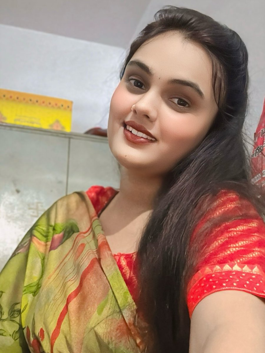 preetiyaddav's tweet image. आपको गांव की लड़की पसंद है या शहर की?