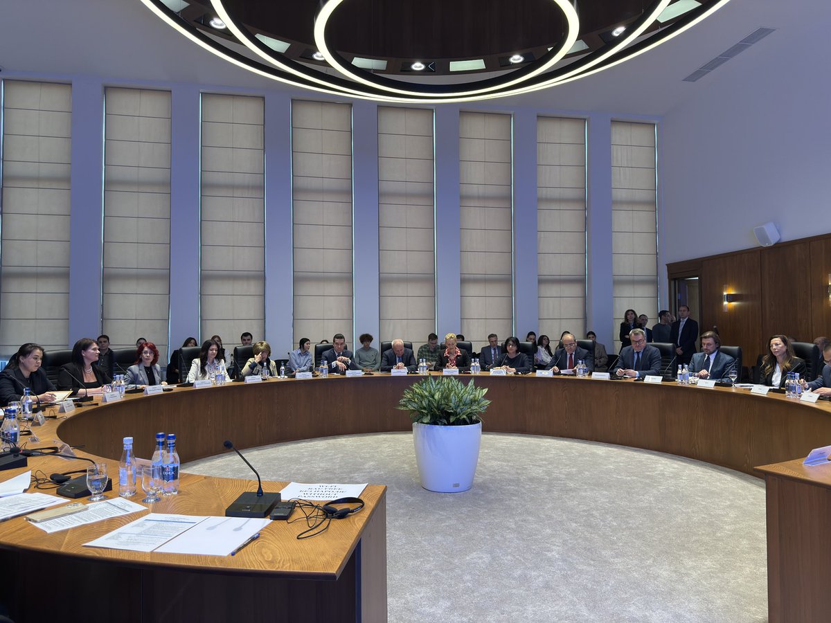 🇷🇺🇺🇳🇦🇲 28 октября Посольство России совместно с офисом резидента-координатора ООН в Армении при содействии Русского дома в Ереване организовало на площадке Российско-Армянского университета конференцию, посвященную 80-летию ООН.

Подробнее: t.me/rusembassyarm/…