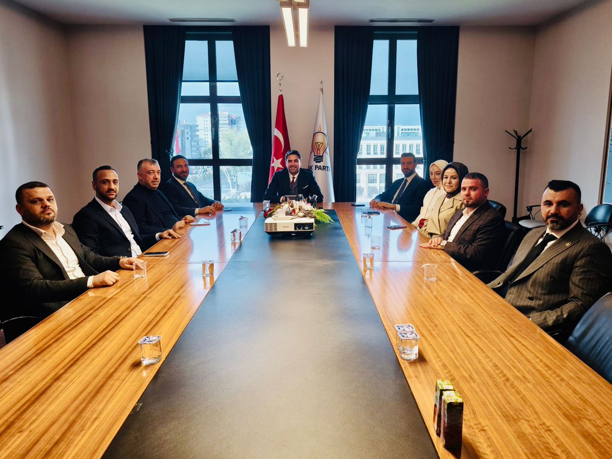 ibrahimgokcedg's tweet photo. 📍 AK Parti Genel Merkez -Ankara

Yerel Yönetimler Başkan Yardımcımız Av. Berzan Toprak’ı, meclis üyelerimiz ile birlikte ziyaret ettik.

Yerel yönetimlerin gücünü, milletimizin hizmet davasındaki kararlılığımızı konuştuk.
Nazik kabulleri, samimi misafirperverlikleri ve teşkilatımıza olan destekleri için kendilerine teşekkür ediyoruz.

#AKParti #SeyhanİlçeBaşkanlığı #BirlikteGüçlüyüz #LiderÜlkeTürkiye 🇹🇷✨

@omerrcelik @abuyukgumus @yahyacelik_
@ozmehmetemin @Tamer_Dagli @KaramikSunay  @abdullahdogru01 @farukaytek
