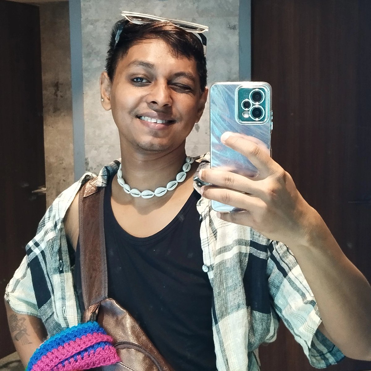 Subhamoy333243's tweet photo. When your reflection says "this could hang in a gallery."
❤️🧿
 #QueerArt #MirrorSelfie https://t.co/moXubhD7NP