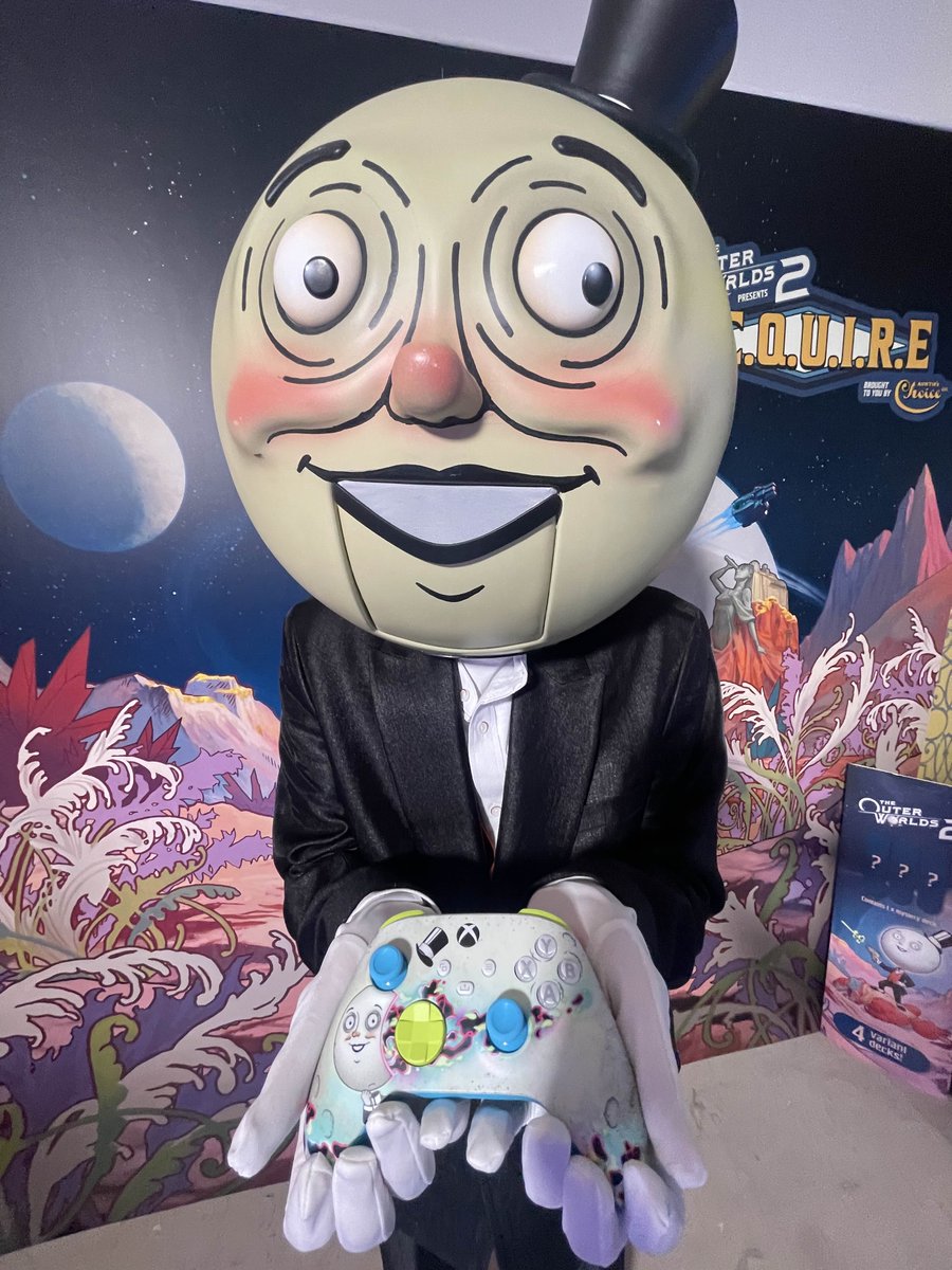 xboxuk's tweet photo. Moon Man showed you his The Outer Worlds 2 controller, please engage 🌝 https://t.co/62rO9uKiFP