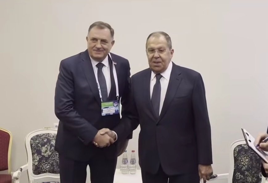 Lukai1861's tweet image. #Srpska #Belarus | Milorad Dodik meets regional leaders at the 3rd International Conference on Eurasian Security:

Republika Srpska's 🇷🇸 President Milorad Dodik met in #Minsk with Belarusian 🇧🇾 President Alexander Lukashenko and Hungarian 🇭🇺 Foreign Minister Péter Szijjártó.