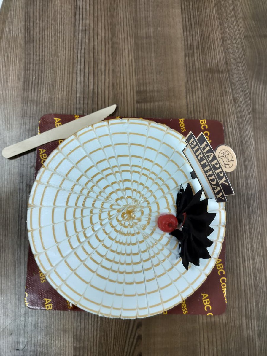 dr_karthik87's tweet image. My &quot;second family&quot; @hostpatho_rgcb @RGCB_Trivandrum did it again! 🎂🔬 Huge thanks to my incredible lab team for the surprise birthday celebration. ​Happy to mentor this group of brilliant, supportive, and just all-around wonderful people. This is what #LabLife is all about.