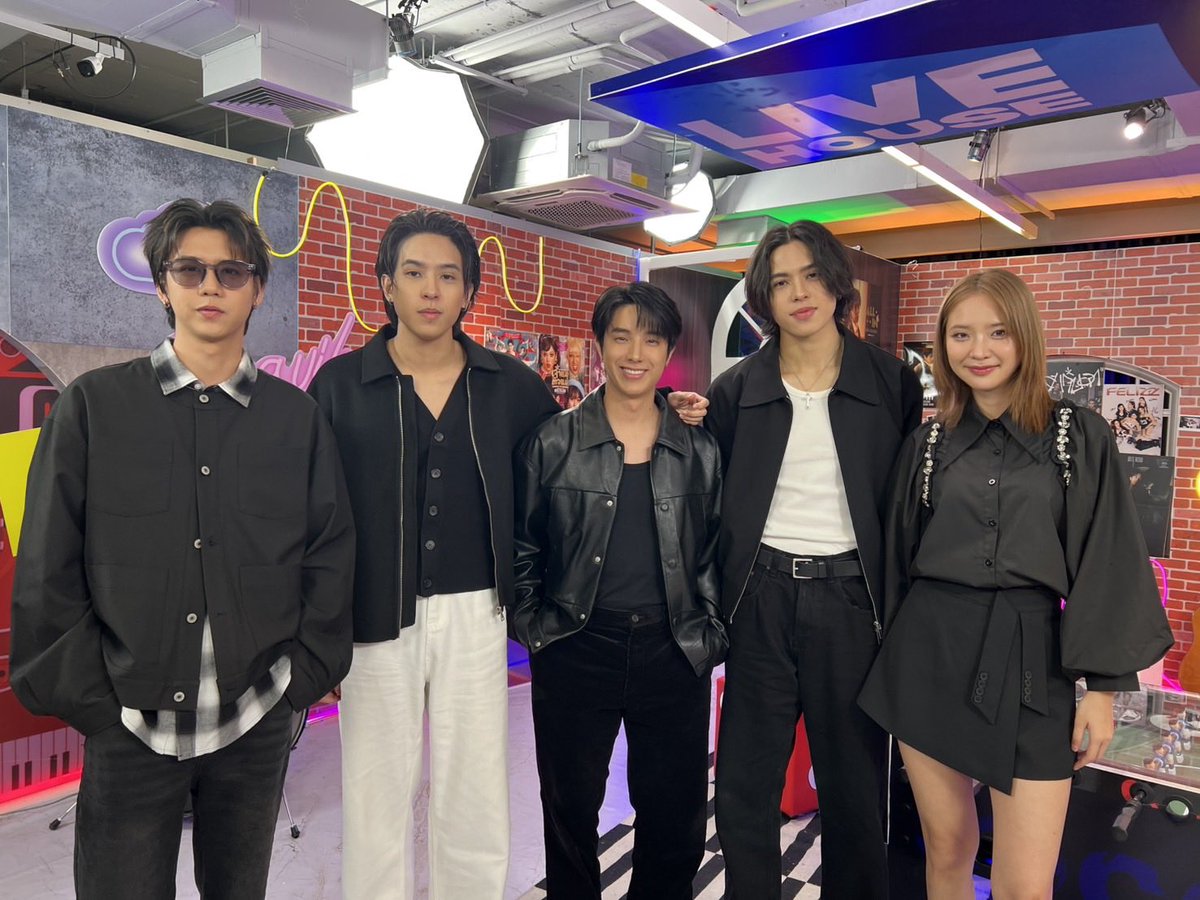 #GMMTVLiveHouse 
วันนี้มาแล้ว "ซิง แจน" พร้อมเมาท์กับ 3 หนุ่ม "เค เอเจ เจเจ" จากซีรีส์ #RevampSeries 🪞🕯️สุดๆ แล้วมาตอกย้ำความปังด้วยกันนะทุกคนนนนนนน

YT : youtube.com/live/0kLoMs4nz…
TT : vt.tiktok.com/ZSHvTEmWo8nh3-…

GMMTV Live House ทุกวันอังคาร และ พฤหัสบดี สัปดาห์นี้ เวลา 21:30 น.