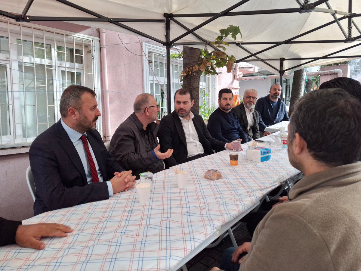 Önceki dönem Tuzla Belediyesi Zabıta Müdürlerimizden Muammer TERZİ'nin vefat eden annesi için taziyede bulunduk.

Merhumeye Allah’tan rahmet, kederli ailesine sabır ve başsağlığı diliyorum.