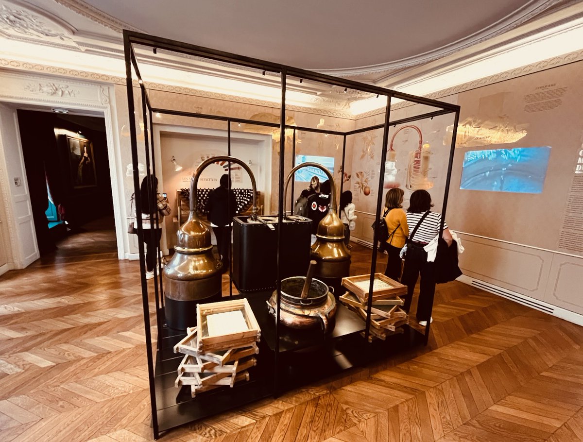 Lloyd_Cole's tweet photo. Morning off in Paris. Laundry and then reward from @diptyqueparis The Perfume Museum, if you're thinking of visiting, is more of a shop with an exhibit. I wouldn't go out of your way, but it was close by...