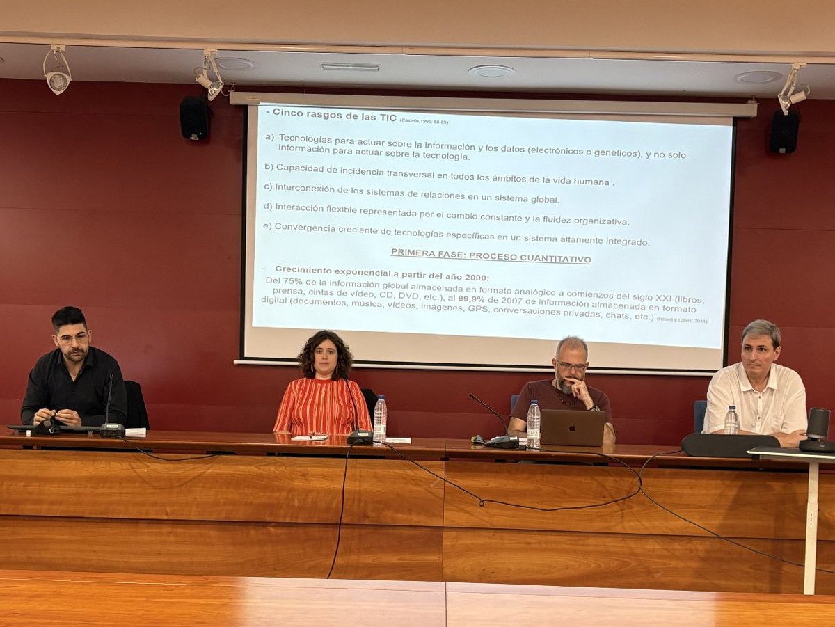 IRI_robotics's tweet image. ✨ El pasado 17 de octubre, @ParetoJulia participó en la I Jornada Científica: Ética y Democracia ante el Despotismo Algorítmico, celebrada en la @UJIuniversitat
📸 Mesa 2. Ética frente a la hegemonía algorítmica