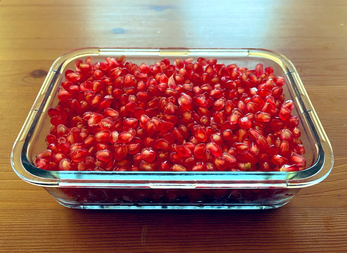 No us vull fer enveja però he comprat 3 magranes, les he pelades i triades i ara tinc postres preparades per quan sigui. 💅🏼