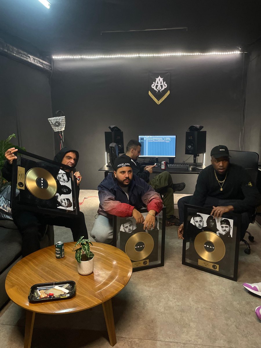 EBAY ES DISCO DE ORO 😍

<a href="/CruzCafune/">Cruz Cafuné</a> 
<a href="/israel_b666/">Lloro y me río</a> 
<a href="/Lowlightprod/">LOWLIGHT</a> 

Gracias a todos por hacerlo posible 😍😘

#esmalmomentoparaserunfokinopp