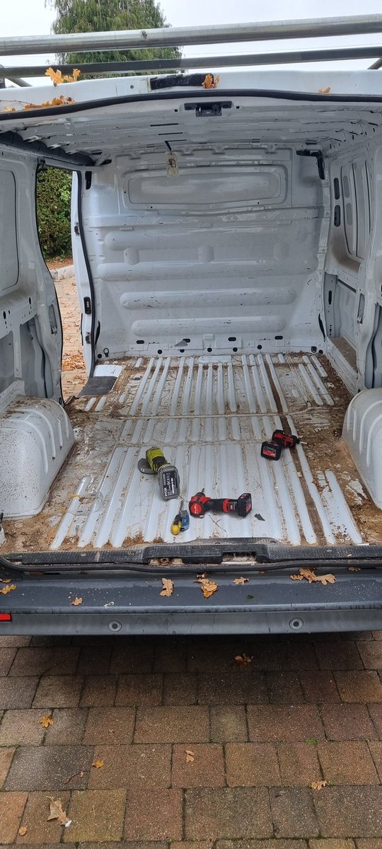 Some #campervan conversion pics for those interested. Been quite fun so far, hopefully it helps it stay a bit warm! Still loads to go, not looking forward to carpeting the walls...... 🫣