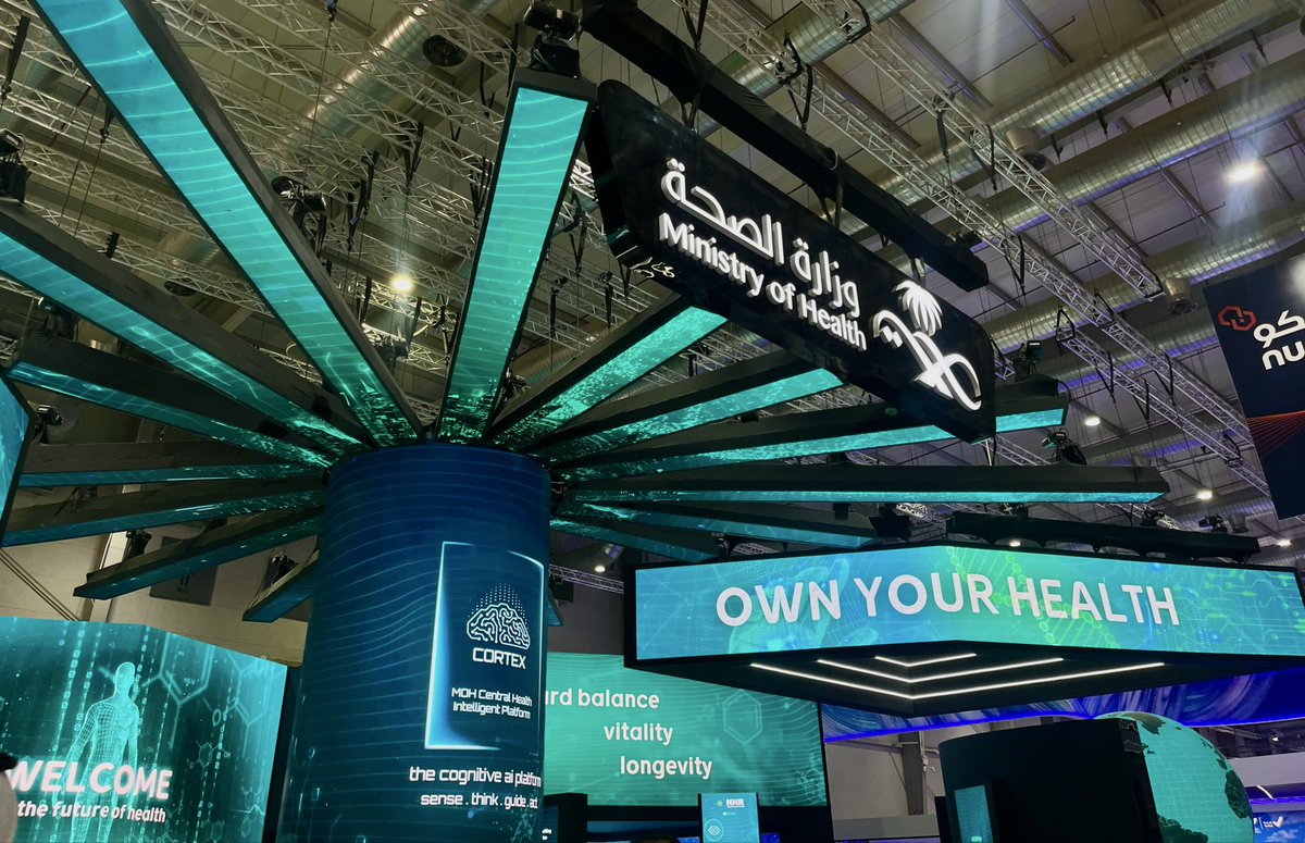 ll4va's tweet image. مُلتقى الصحة العالمي📍

تشرفت بزيارة الملتقى كان فعلاً عالمي، خيالي،
استثنائي، مُمتع بكل ما تعنيه الكلمة من معنى 

فخورة بكل انجاز، تقنية، تطور عُرض بالمؤتمر!🩵