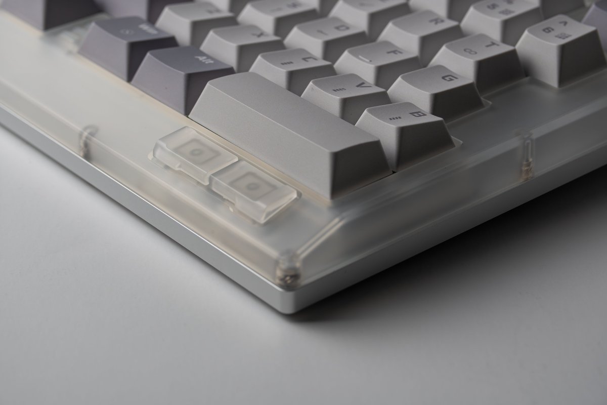 s1ckox's tweet photo. The Hitboy HK35 HE took some getting used to for gaming, and not being able to type in chat made it even tougher.

It checks all the boxes for a modern HE board, but at 35% and a premium price, I’d only recommend it if you want more desk space with zero distractions. https://t.co/pfSyBQHXTm