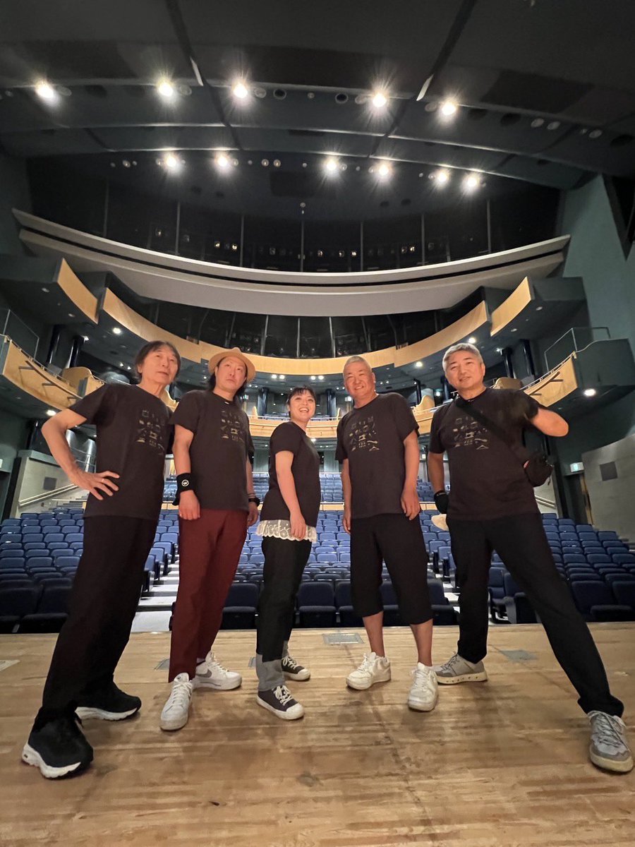 mtfuji_goddess's tweet image. ふじ美です🗻🌕

勝手にバンド紹介！
moondogs🎸🐾

J-POP・J-ROCKを自分たち流にアレンジしているカッコいいバンド🎶

で、聞きました。
ベッキーちゃんがふじ美の投稿、見てくれてるって⁉️😳💦

神なのに照れました。
富士山も赤くなってました🗻🌕

#ふじ美のロックな日常
#ロッキンフジ #moondogs