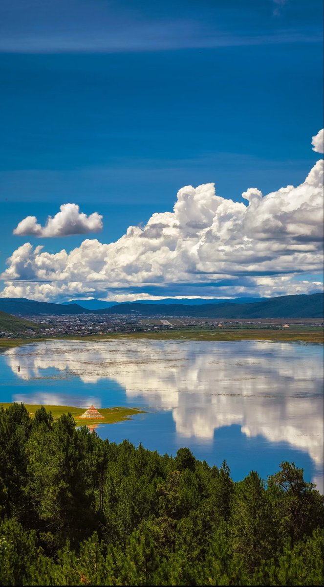 goyunnanchina's tweet photo. In Shangri-La, you're greeted with beautiful clouds just by looking up. https://t.co/yaBTqNlM8o