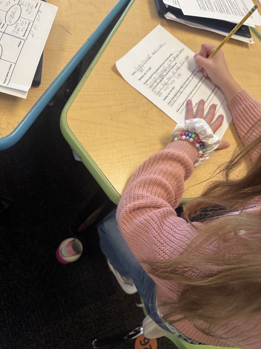 DrSDHoward's tweet image. Coming back in from PE, Mrs. Sanchez’s 4th graders get right to work with morning meeting and sentence fix-it - revising and editing. #Notimewasted #StudentExperience ⁦@bunche_elem⁩ of