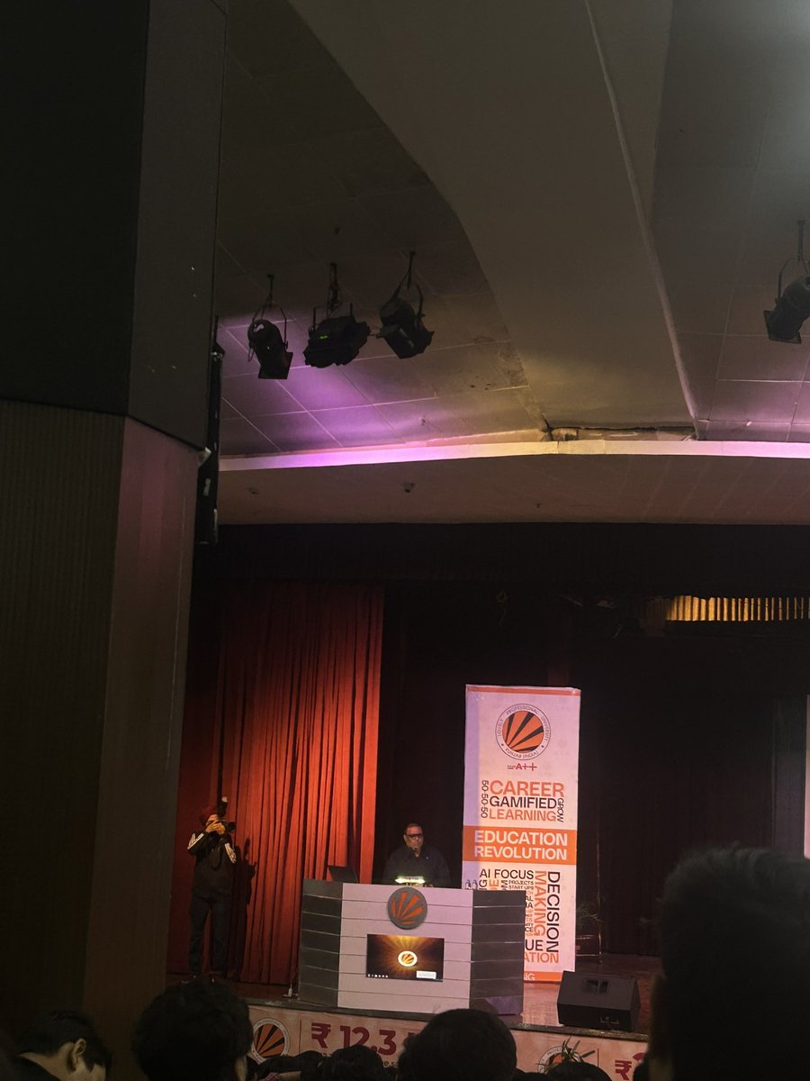 mr_venkey_06's tweet image. ⚡ Innovation was in full charge at EV IdeaThon 2025!
Inspired by Mr. @vivek_sridhar , CTO – @Microsoft for Startups Asia, whose insights on AI &amp;amp; innovation sparked new ideas 🚀
#EVIdeathon2025 #MicrosoftForStartups #AI #Innovation #FutureOfTech