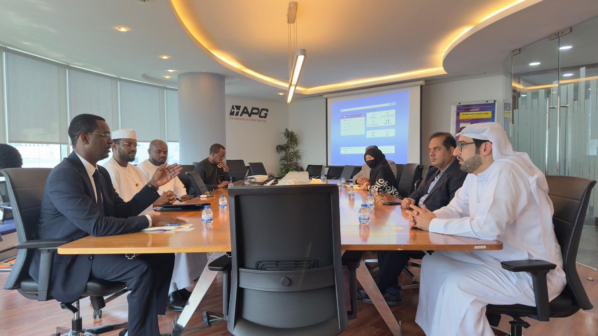 تشرفنا اليوم بلقاء معالي الوزير أباكر روزي تيغيل، وزير الشؤون الثقافية والتراث التاريخي والسياحة والحرف اليدوية في تشاد، وسعادة السفير.
دار النقاش حول سبل التعاون وتبادل الخبرات، ومساهمة الريس للسفريات في دعم وتطوير السياحة في تشاد، في ظل أهمية السوق الإفريقي المتنامية، وما يحمله