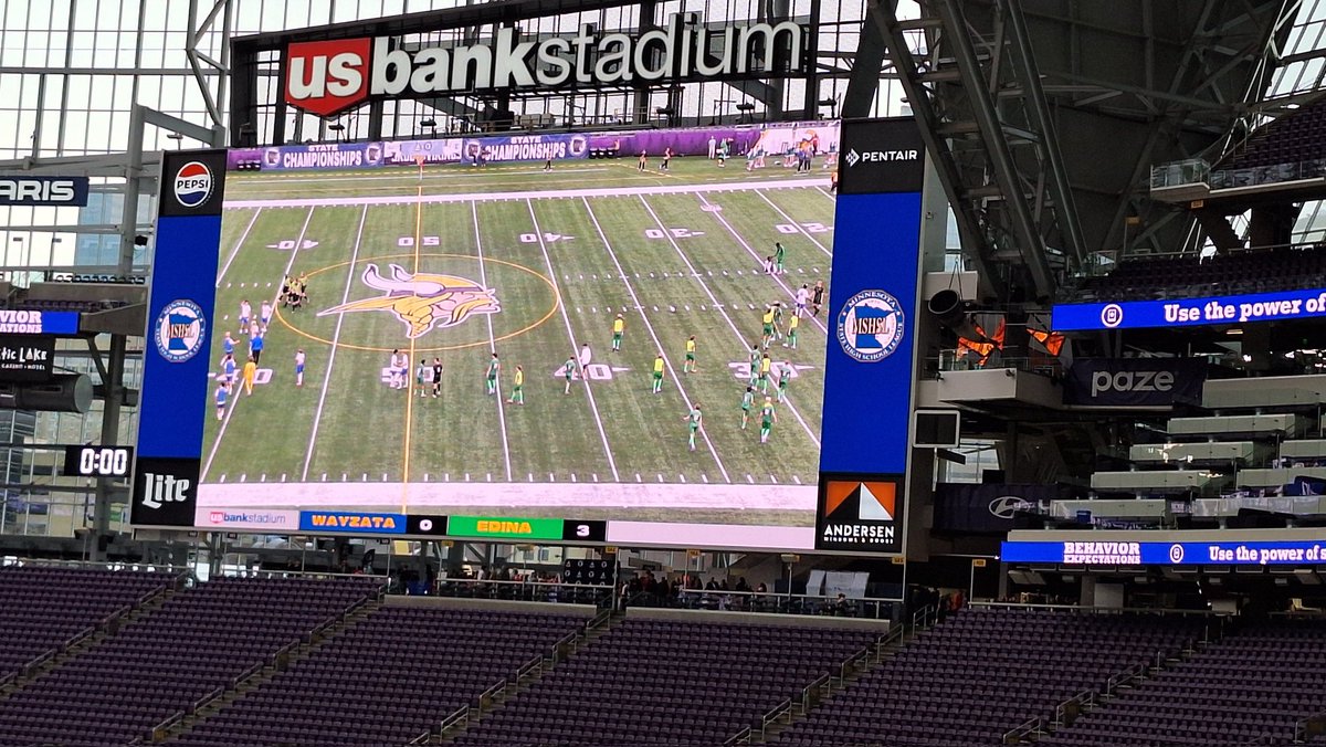 nitzp's tweet image. 1st Semi of the Lake Conference Championship....aka State Tournament....in the books! Another clean sheet by the @EHSBoysSoccer #hornets #mshsl
