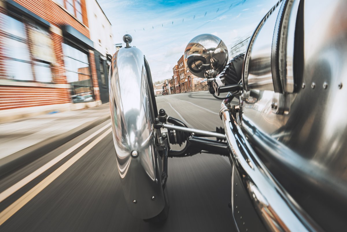 PembletonMotor's tweet photo. Urban exploring in style with a Pembleton T24  📸: @elliottmannmedia #pembletont24 #pembleton #T24 https://t.co/j9AeGRq4rl