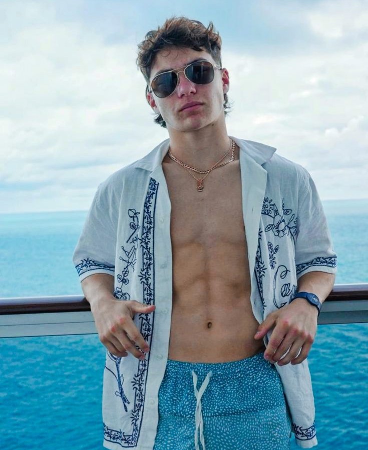 keydreamerr's tweet image. ᅟ
ᅟᅟᅟwhat  would  have  more  value  than  
              peace  on  earth  and  much  love?
ᅟ