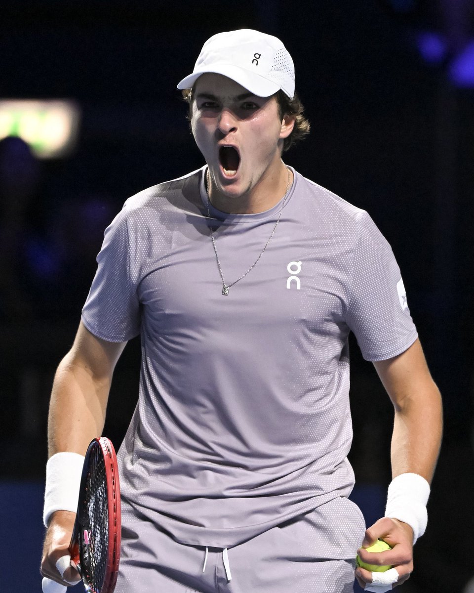 josemorgado's tweet image. João Fonseca can’t stop winning! 

Despite some physical issues, the 19 year old beats Denis Shapovalov for the second time in 5 days, this time 5-7, 6-4, 6-3 to reach the second round in Paris against… 2018 champ Khachanov. 

6 consecutive wins for the Basel champ.