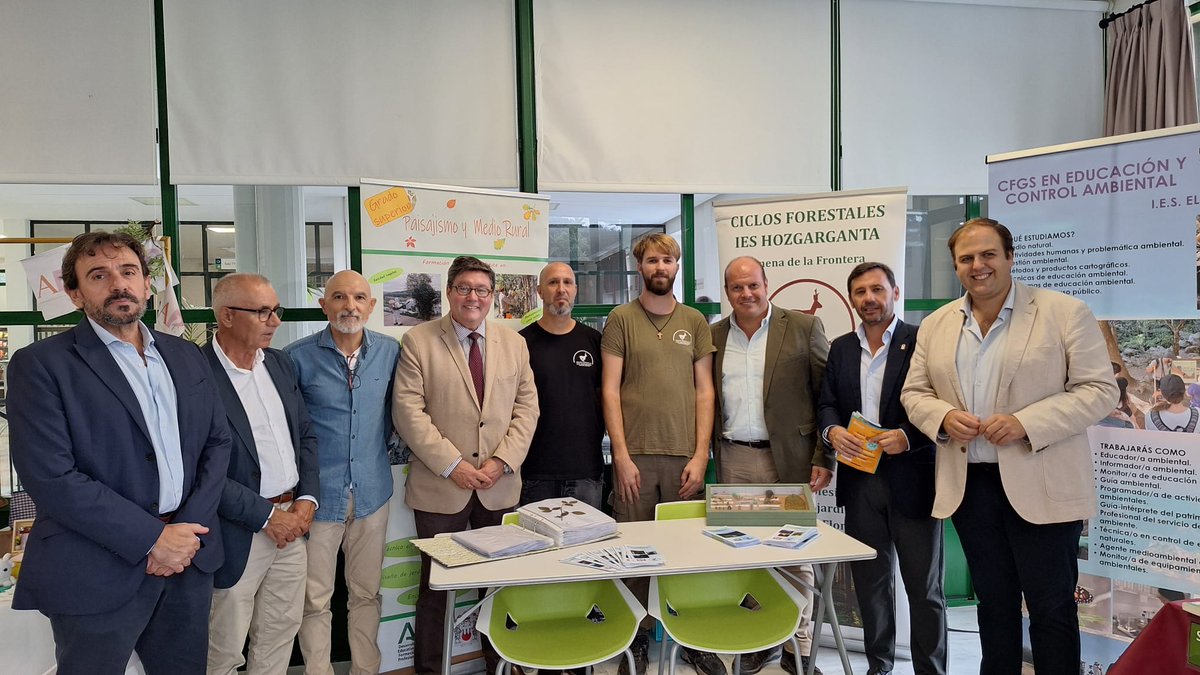 El Parque Natural del Estrecho celebra sus IV Jornadas de Productos y Productores.

El subdelegado <a href="/javierros745/">Javier Ros Rodriguez</a> y los DT <a href="/OscarCurtidoN/">Oscar Curtido</a> y José Ángel Aparicio han visitado estas jornadas junto a los concejales Javier Vázquez y Ricardo Silva.