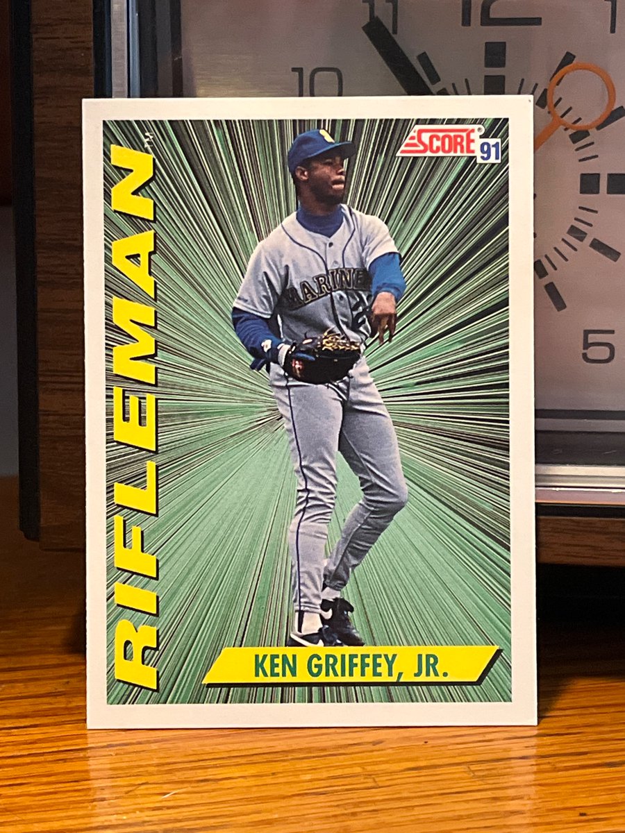RetroCardSnaps's tweet image. Who was your favorite center fielder when you were 10?