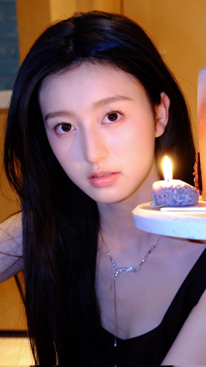 luyangmi521's tweet photo. 生日快乐小佳欣 16岁含苞待放
跟幂神一样从小就是美人胚子
期待未来可以接班幂神😍😍 https://t.co/0MD2Z45wB9