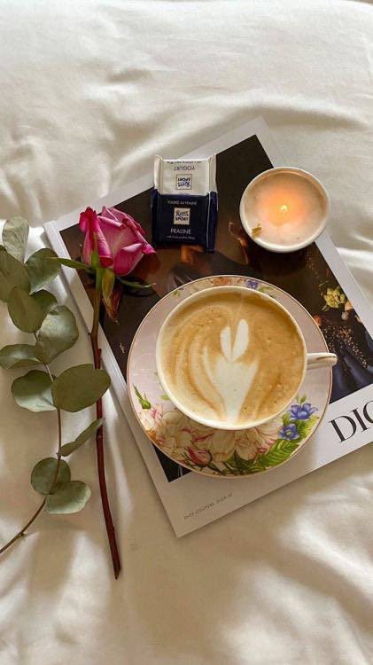 #مساء_الود_والورد

أجملُ مِن أن تُنسى 
                          أخطَرُ مِن أن تُمتلَك ⚓️