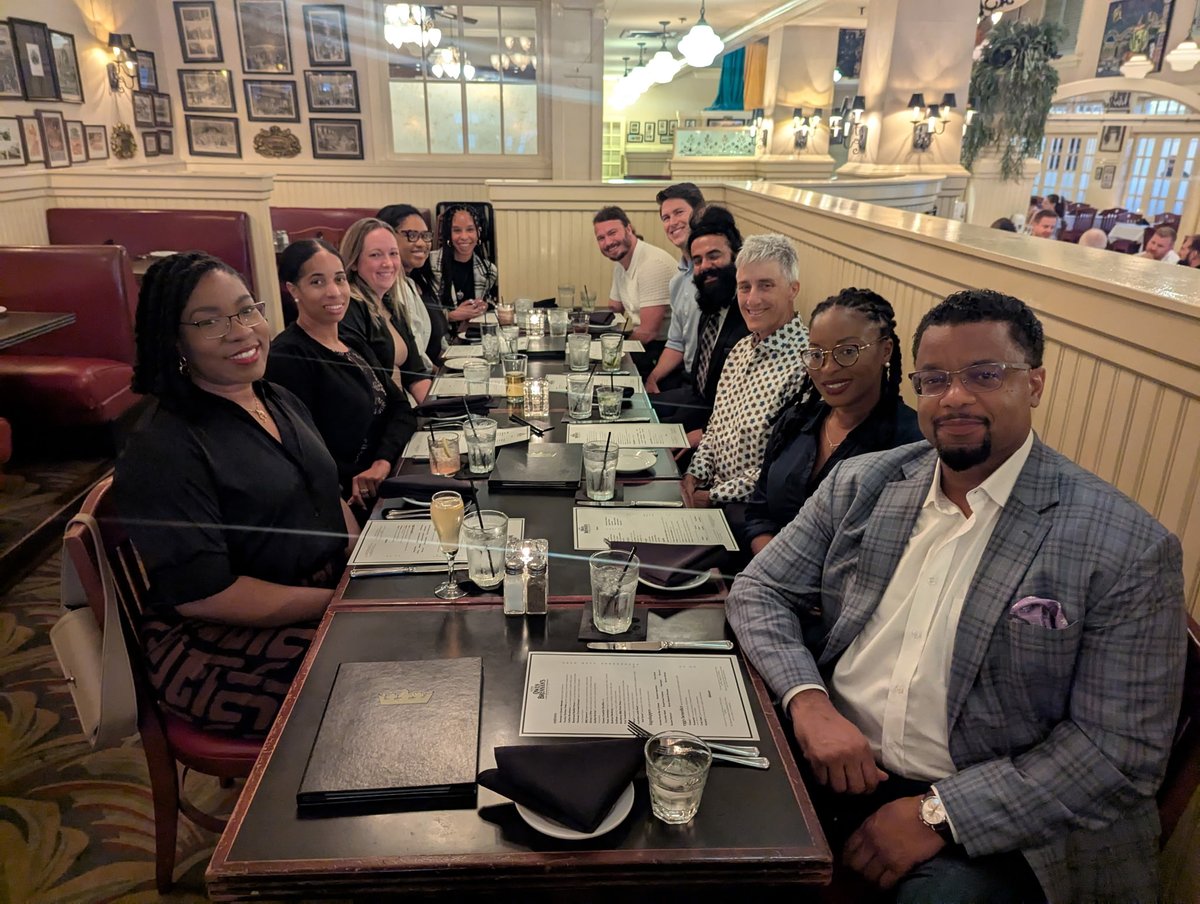 #TeamRetreat 🚐🏥
The MedHaul team came together in Memphis, Tennessee, from across the country - from Los Angeles to D.C. - to reflect on what it means to grow a mission-driven tech company from the inside out.