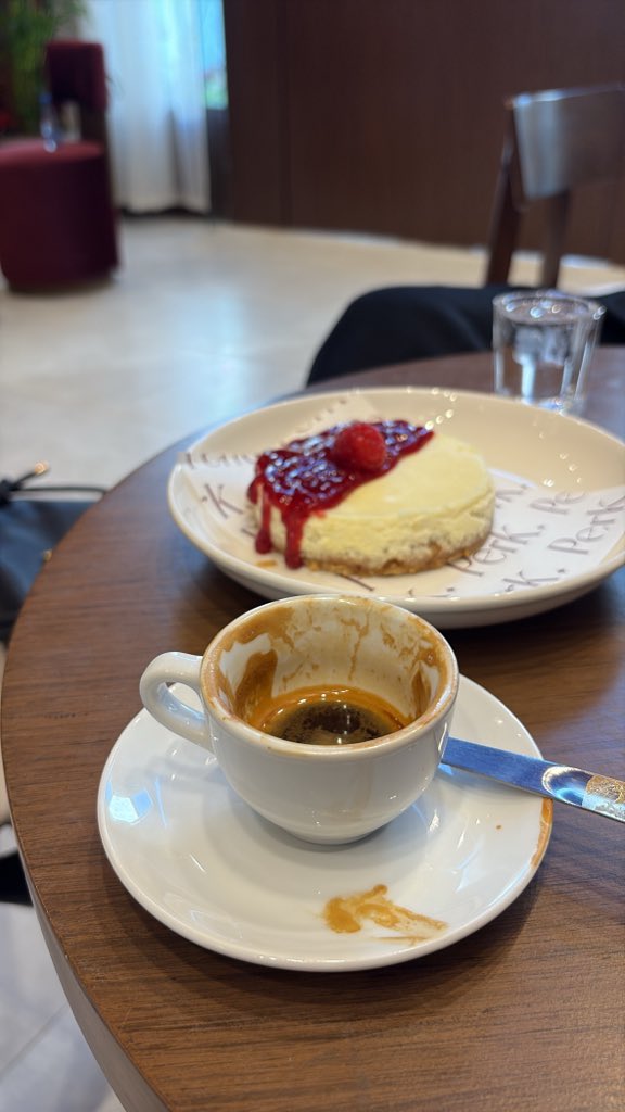 — أبشرب طلّتك 
كم لي وأنا ضميان 
أحب الوصل فيك بشتّى أنواعه 

لو إن الوقت يمشي برغبة الإنسان 
« أخلي كل دقيقة تمرنا . . ساعة »