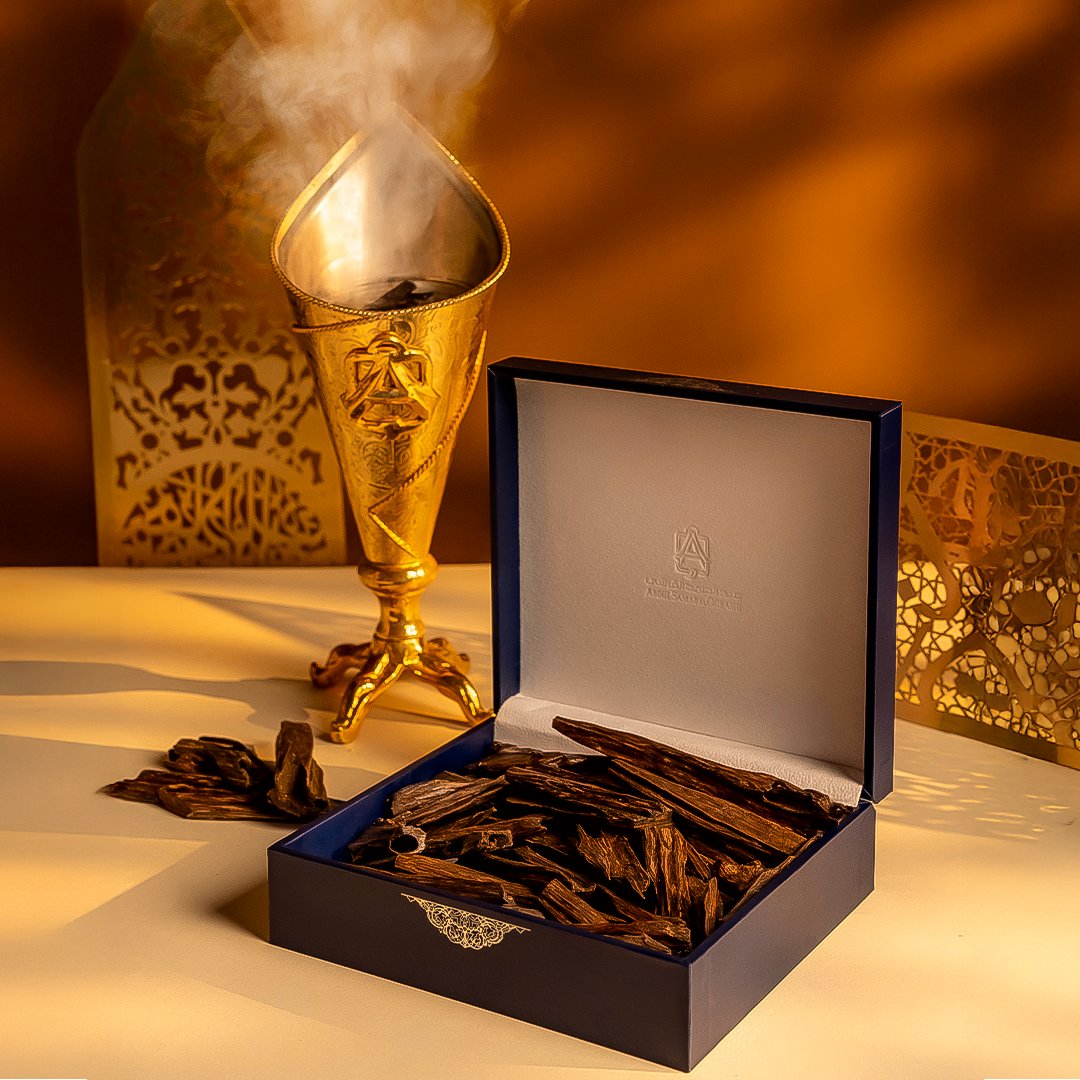 عود بخور مانابان، يفوح بترفٍ لا يضاهى.

Manaban Incense Stick, a refined harmony of legacy and grace.​

#AbdulSamadAlQurashi #ASQ #ASQ_Fragrances #ManabanIncenseStick #Manaban
 #عبدالصمد_القرشي ​#مانابان