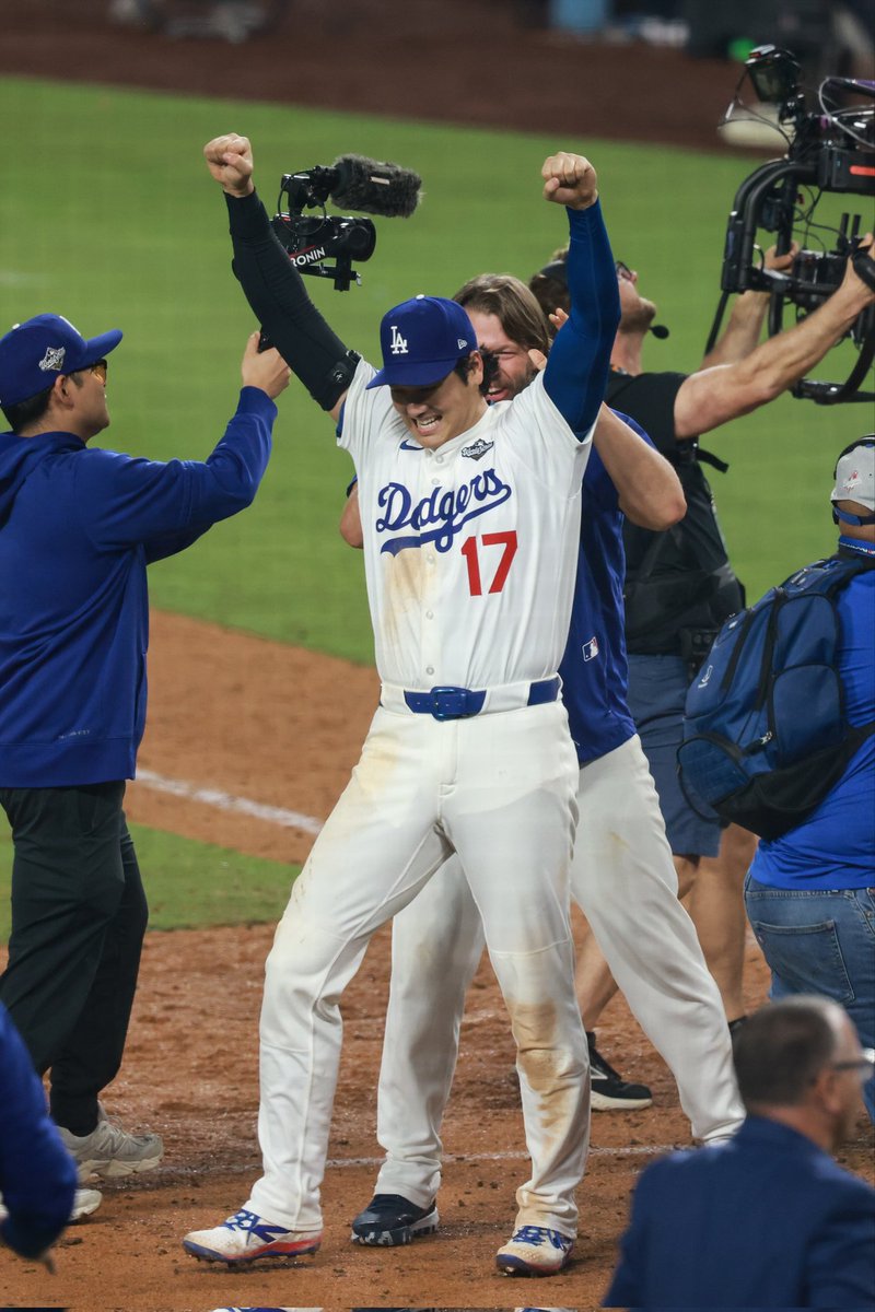 El lanzador de #Dodgers del juego 4 se embaso 9️⃣ veces en el juego de ayer:

🔥 SHOHEI OHTANI 🇯🇵

Será el lanzador de #Dodgers para el juego 4... y ayer en el maratónico juego de 18 entradas se embaso las 9 veces que fue a batear:

✅️ De 4-4 2HR's 2H2 3CP 3CA 4BI 1BB
