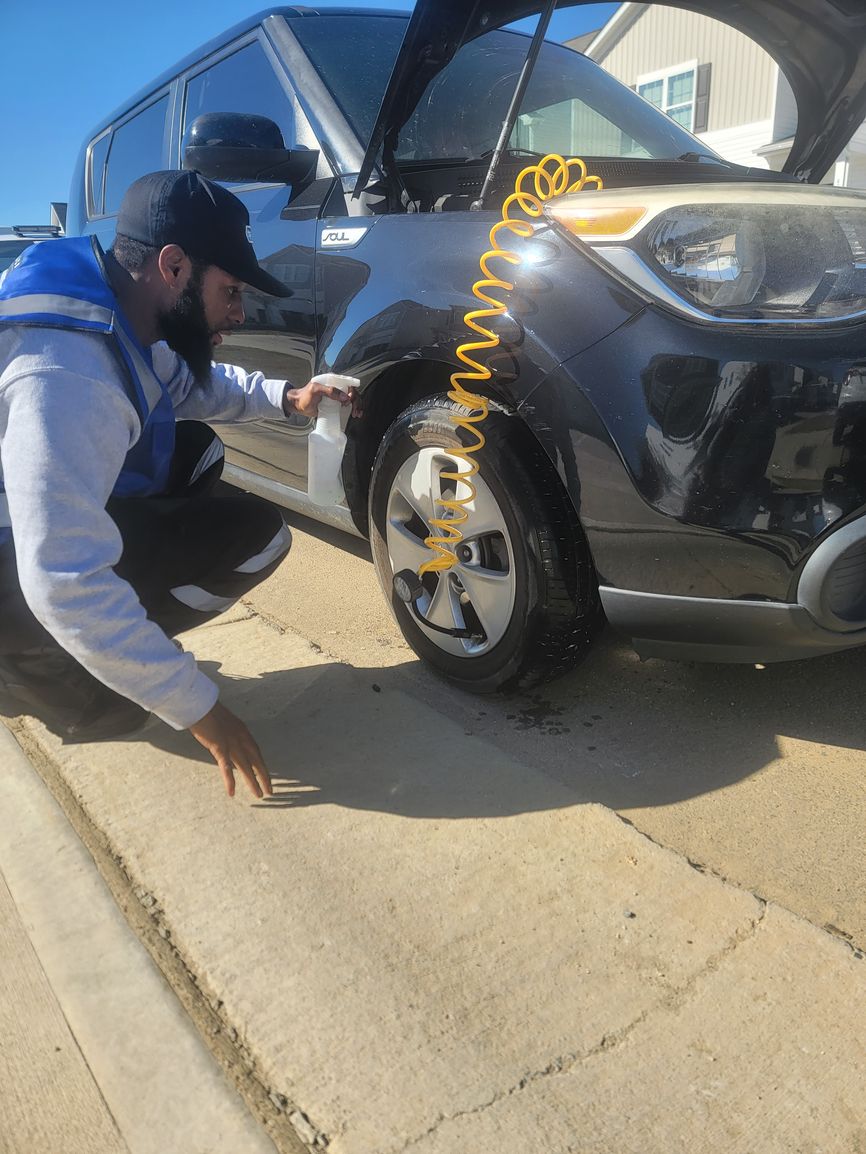 CRSAFirstChoice's tweet image. Don’t replace when you can repair! Whether your tire has a puncture or a slow leak, our trusted tire repair services will save you time and money. Call us today to extend your tire’s life! #TireRepairs
roadsideassistancecharlotte.com/tire-repairs
