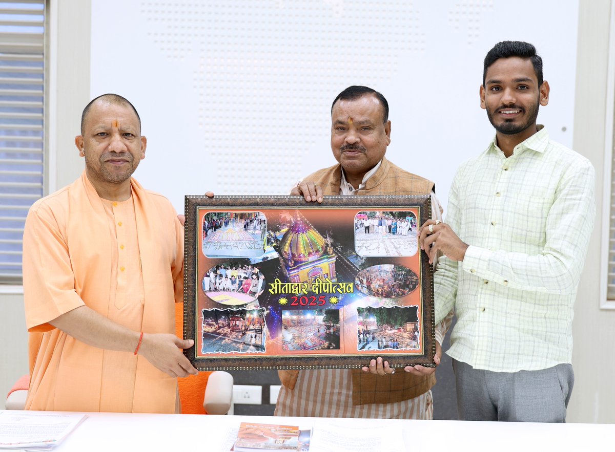 Yogi Adityanath Office (@myogioffice) on Twitter photo मुख्यमंत्री श्री <a href="/myogiadityanath/">Yogi Adityanath</a> जी महाराज से आज लखनऊ में श्रावस्ती विधान सभा क्षेत्र के माननीय विधायक श्री राम फेरन पाण्डेय जी ने शिष्टाचार भेंट की।
इस अवसर पर उनके पुत्र श्री आशुतोष पाण्डेय जी भी उपस्थित रहे। 
<a href="/RamFeranPandey/">Ram Feran Pandey</a> मुख्यमंत्री श्री <a href="/myogiadityanath/">Yogi Adityanath</a> जी महाराज से आज लखनऊ में श्रावस्ती विधान सभा क्षेत्र के माननीय विधायक श्री राम फेरन पाण्डेय जी ने शिष्टाचार भेंट की।
इस अवसर पर उनके पुत्र श्री आशुतोष पाण्डेय जी भी उपस्थित रहे। 
<a href="/RamFeranPandey/">Ram Feran Pandey</a>