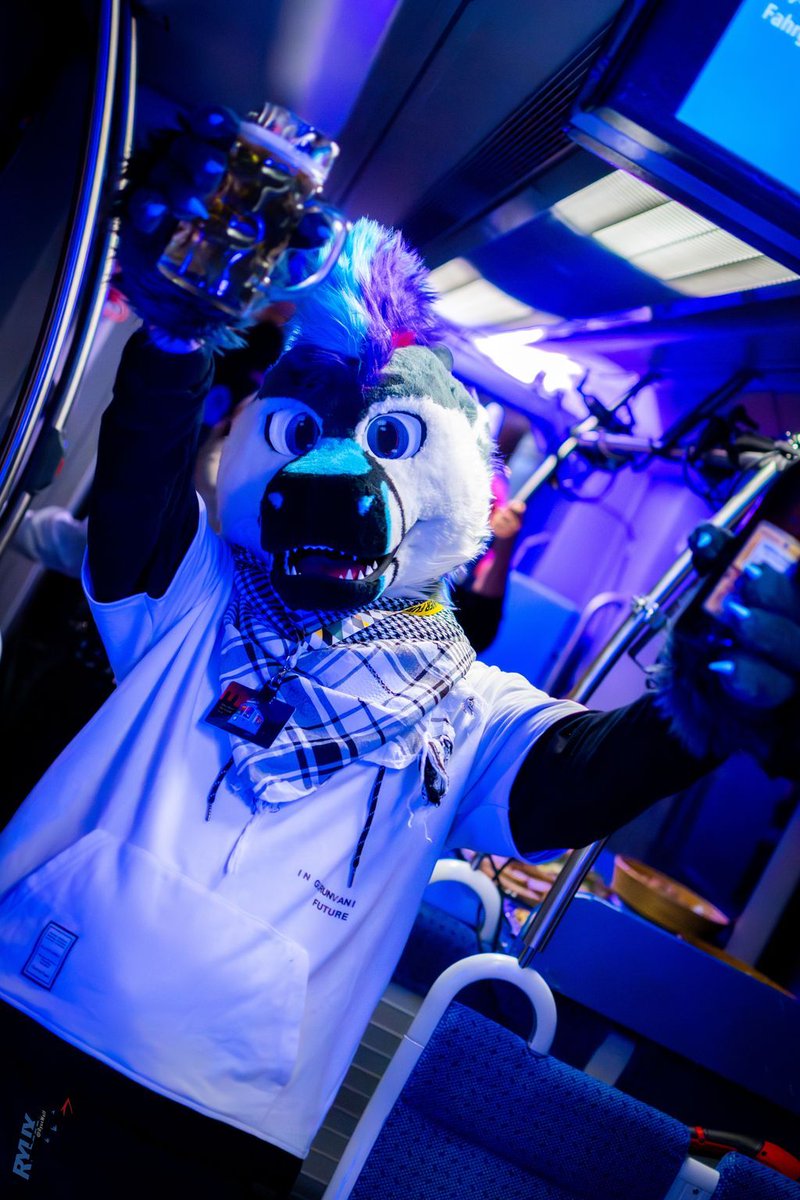 Lust auf einen unvergesslichen Abend?
Mit guter Musik vom Live-DJ, leckeres Essen vom Buffet und Party im Suit (oder ohne). Und das alles in einer fahrenden Tram durch Augsburg! 🚋

Tickets für die #Furrytram auf reg.muenchner-furs.de/furrytram25

Zur Chatgruppe: t.me/+uBVa7AGl4MAyY…