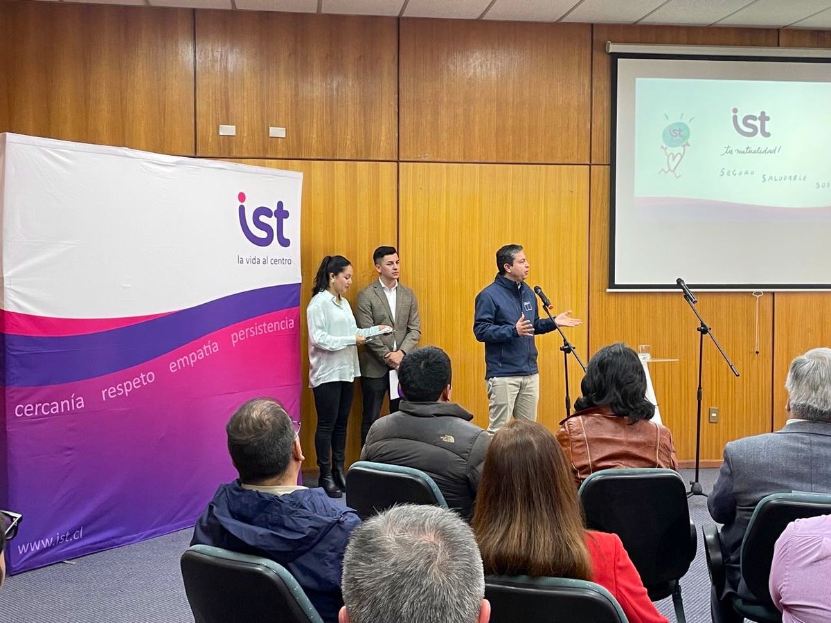 Hoy participamos en la Ceremonia de Distinción Regional en Prevención 2025 organizada por el Instituto de Seguridad del Trabajador reforzando el compromiso con la salud y seguridad de las trabajadoras y trabajadores 👩🏻‍🏭👨🏻‍🏭👷🏻👷🏻‍♂️👨🏻‍💻👩🏻‍💻 
Seguimos por más #derechoslsborales 🙌🏻