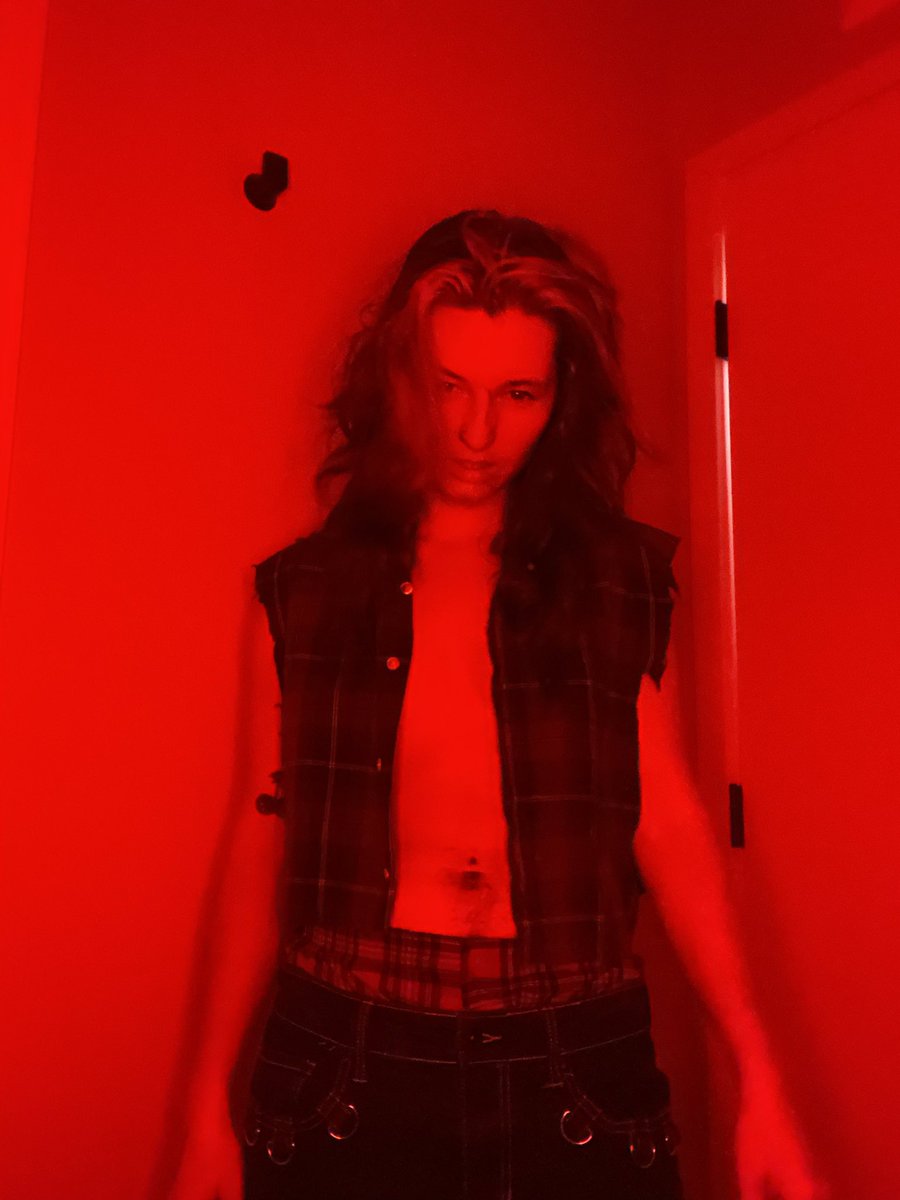 purplepitqueen's tweet photo. Scarlet fever 🩸

#lesbian #horror #masc #spooky #costume #redrum #Halloween #Halloween2025 https://t.co/ZfYA2uW2mJ