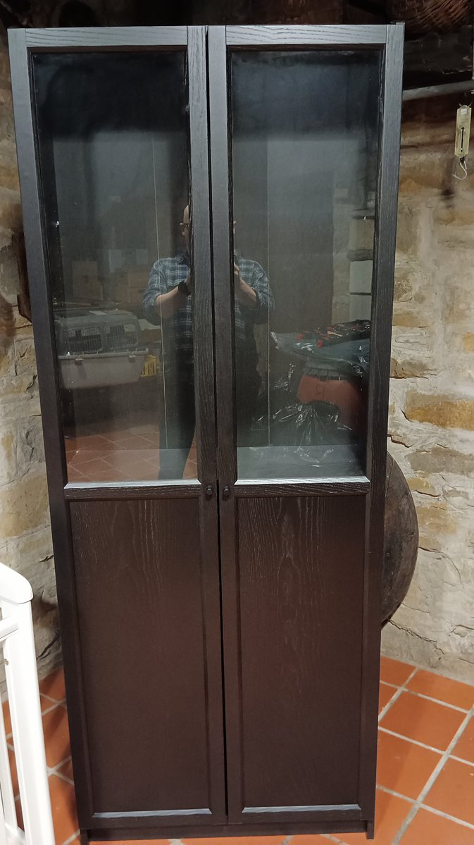 GregorBlog's tweet image. Če bi kdo mel tako knjižno omaro, 200x80x30, stara dve leti in dobro ohranjena... Kakorkoli, menjam za 60€.