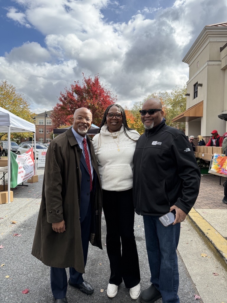 Thank you to Capital Area Food Bank CEO Radha Muthiah, <a href="/RepStenyHoyer/">Steny Hoyer</a>, Pastor Carter and First Lady Pam Carter of No Limits Outreach Ministries for standing with federal workers at today’s pop up distribution. No one who serves this country should have to worry about groceries.