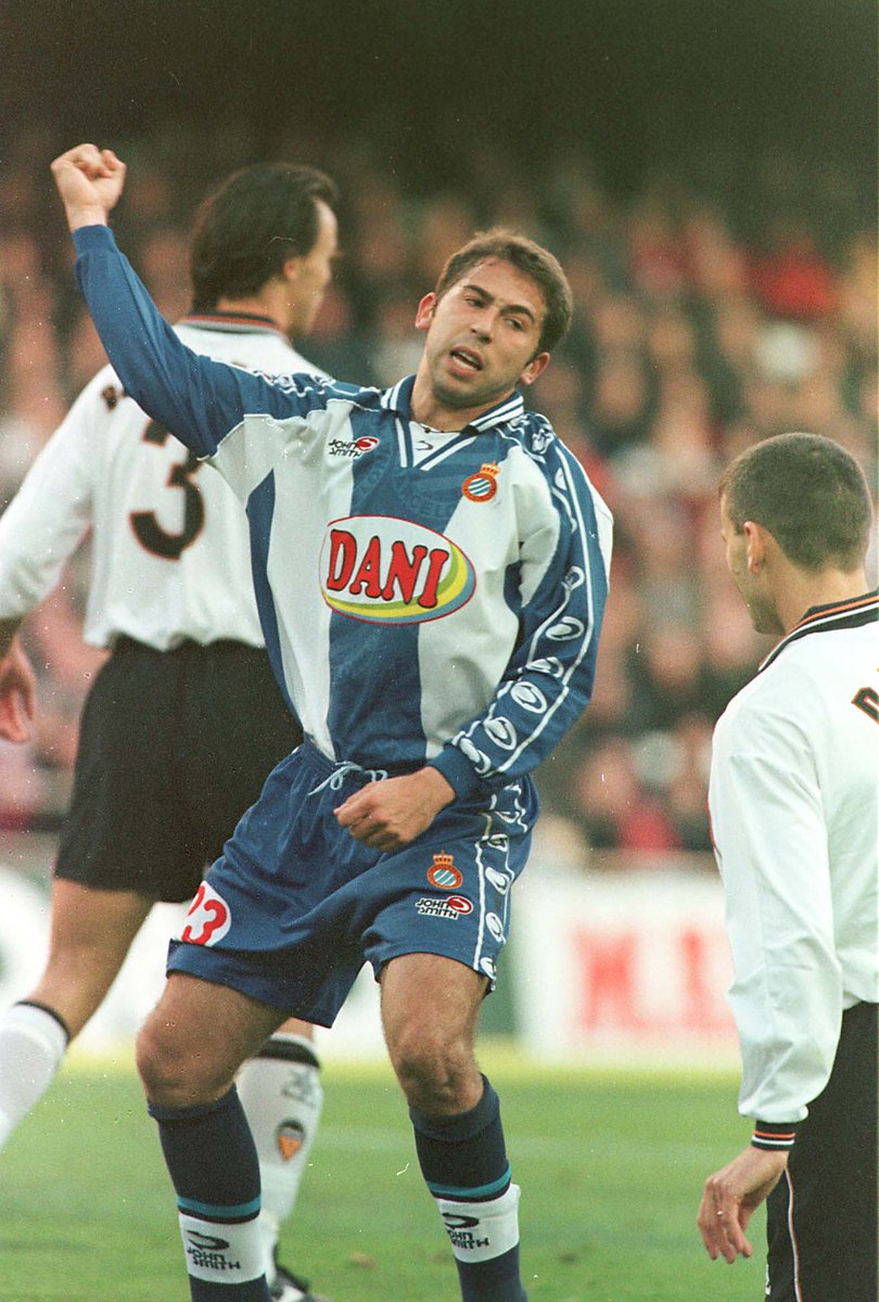 Máximo respeto por la etapa de Tamudo como futbolista. Pero no ser capaz, ni por un instante, de dejar a un lado sus diferencias con los dirigentes para estar en el aniversario de un club que representa a miles de personas que lo idolatran… Decepcionante. #RCDE