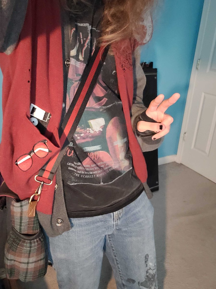 Emty_Space's tweet image. All my Magnus Protocol merch from @knockthrice  finally arrived!!
Aah I really love it! I got a beanie and patches too that are really cool!! But man I love this cardigan &amp;gt;w&amp;lt;
#tma #tmp