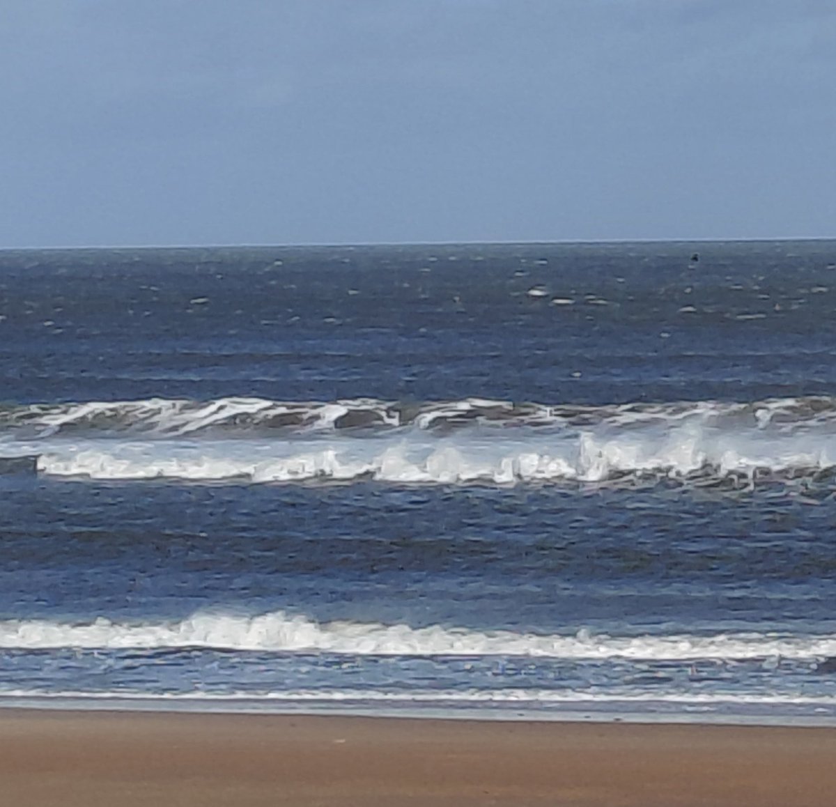AntheaJames3's tweet image. #GoodnightTweetHearts sweet dreams when bedtime come. Love the waves  … Shades of #TuesdayBlue #NorthSea. #NothumberladCoast