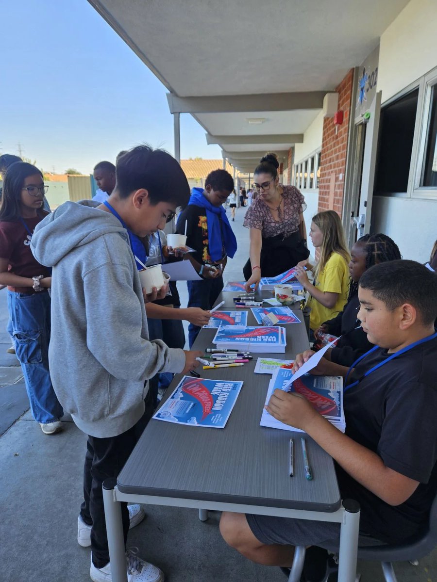 tetzlaff12351's tweet image. Red ribbon Pledge Day! #ABCUSD