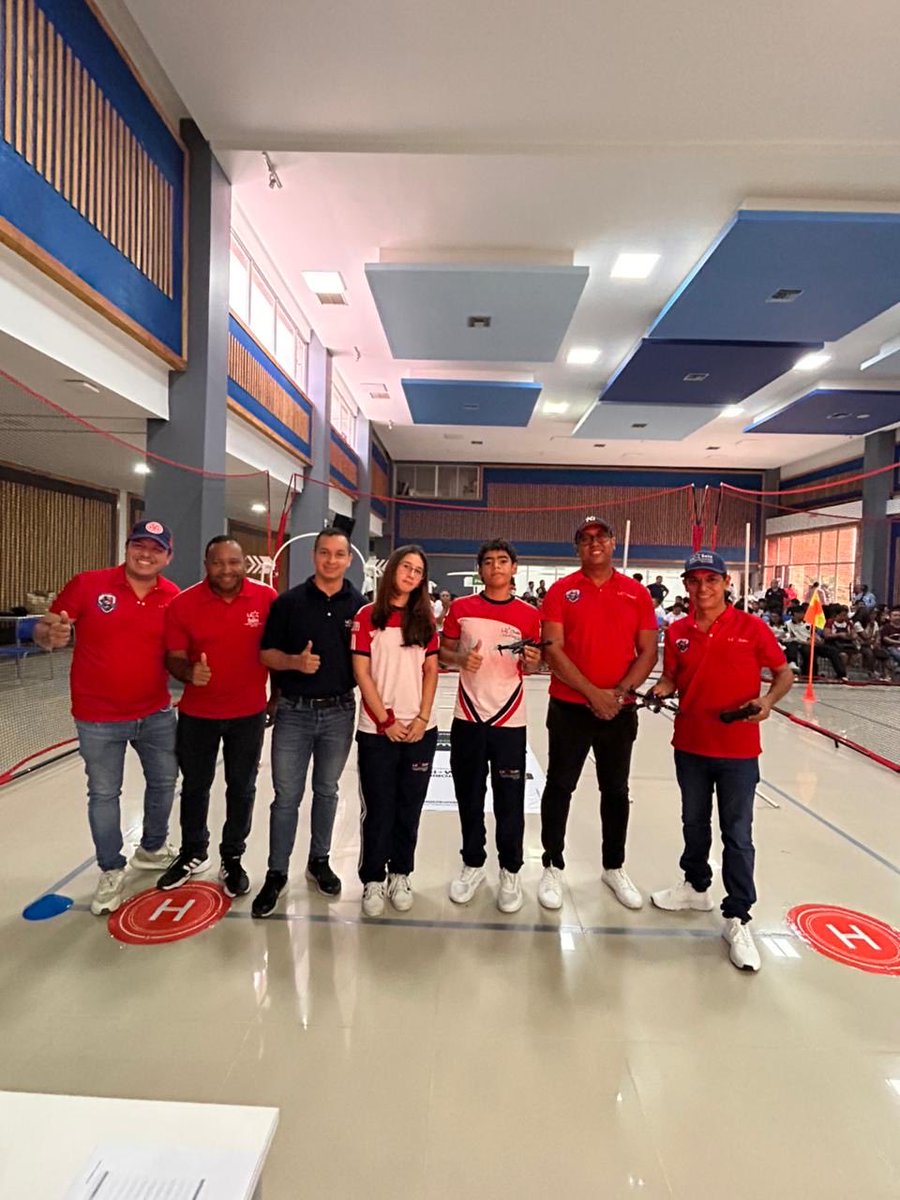 biffilasalle's tweet image. 🎉 ¡Orgullo Biffeño!

Nos alegra anunciar que nuestro equipo de estudiantes, participantes del Reto Drones del SKILL Challenge, ¡ha clasificado a la gran final! 🚀🏆

#SkillChallenge #RetoDrones