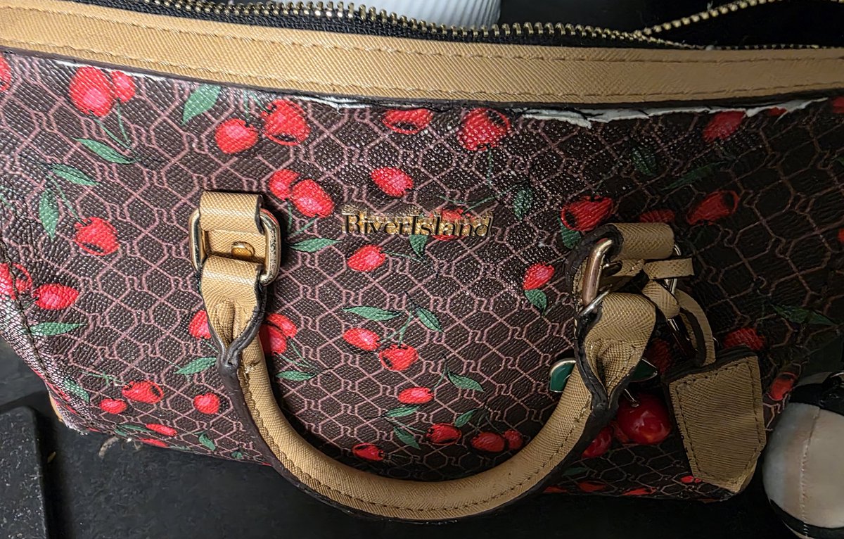 hotcherryrocks's tweet photo. I love @riverisland and always have a bag from them and have done for years, wanted this design as soon as I saw it, had it all of 3 months and its falling apart. £70 odd quid for the bag plus purse and I'm gutted I have to replace so soon 🍒 https://t.co/GRbS3ecjJC